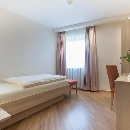 Eifel Schneider Am Maar Gmbh شالكينميهرين