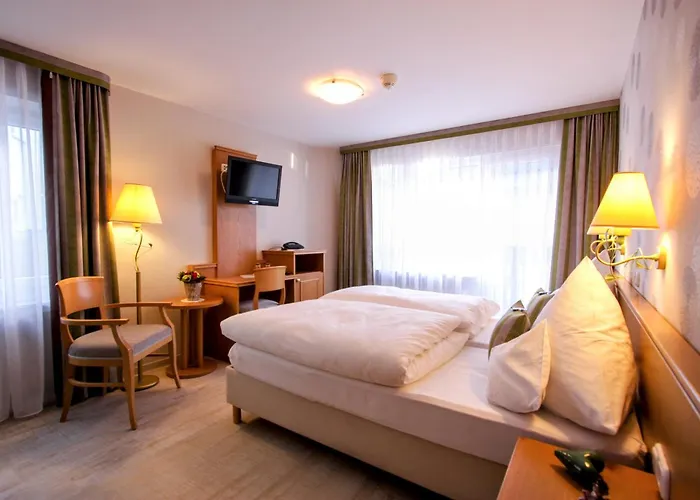 Отель Eifel Hotel Schneider Am Maar