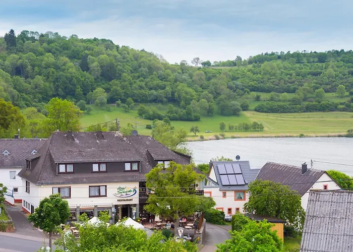 호텔 Eifel Schneider Am Maar